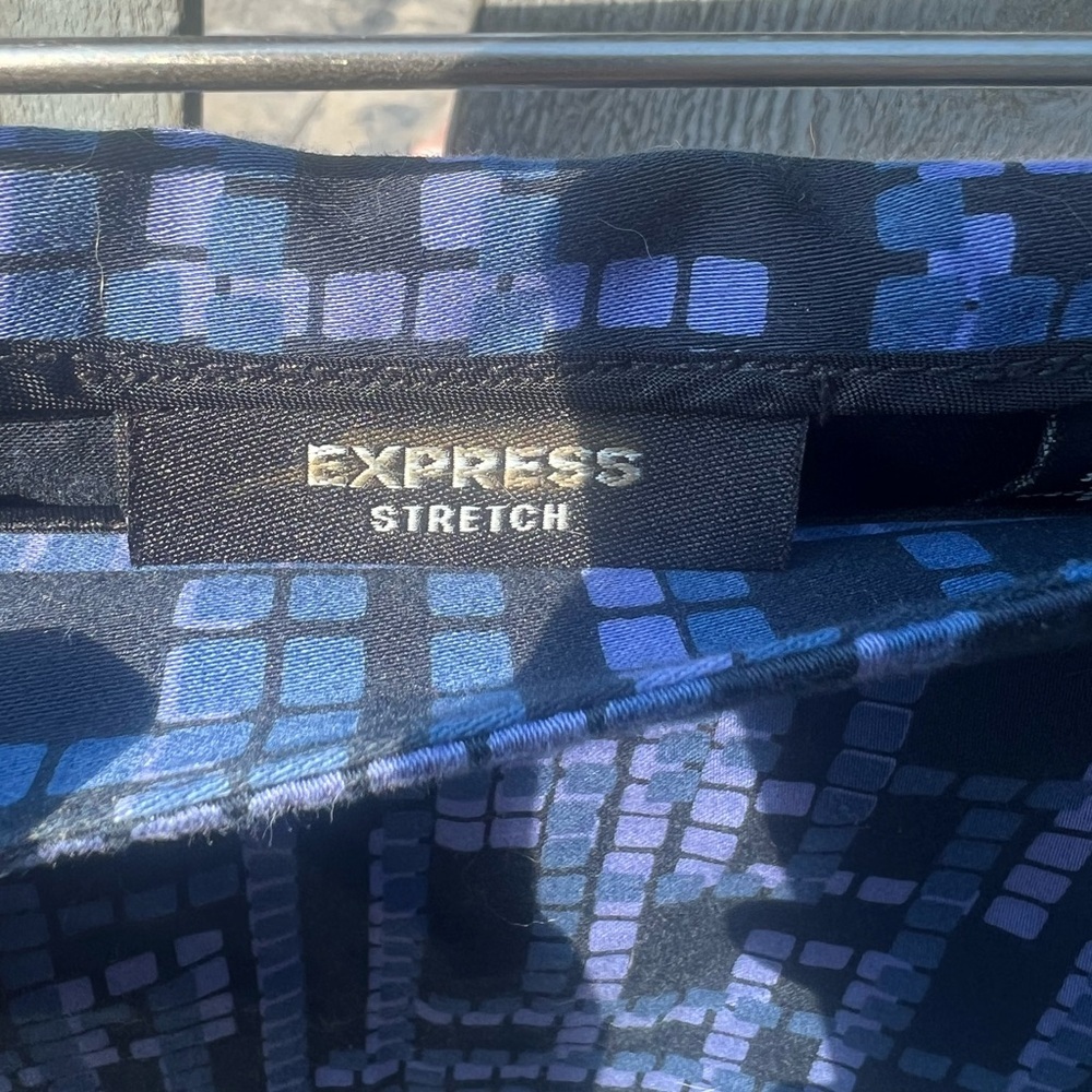 Size 5/6 Express mini skirt purple/blue patterned - Picture 3 of 4
